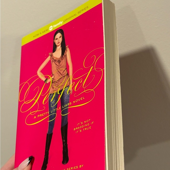Pretty Little Liars “Perfect” Book - Picture 3 of 5